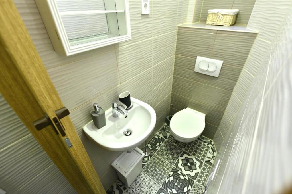 Cosy Flat In Kiraly Str, King Apartment บูดาเปสต์ ภายนอก รูปภาพ